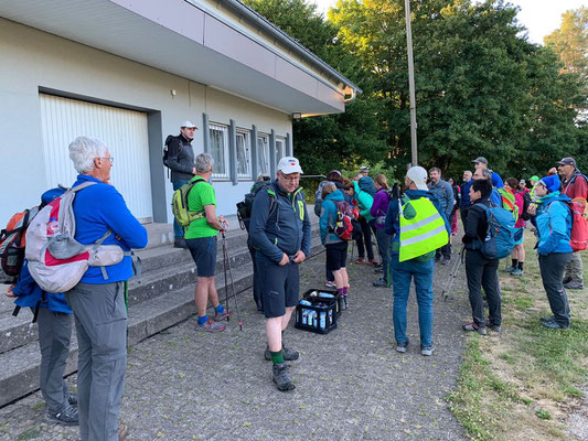 Übergabepunkt am Sportplatz Tannheim nach rund 50 km Wegstrecke