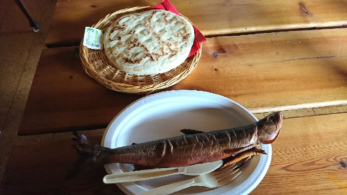 geräucherter Fisch mit samischem Brot