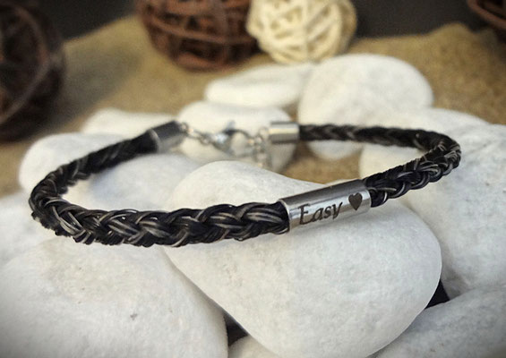 Armband aus eigenem Pferdehaar von meinem Pferd mit graviertem Name