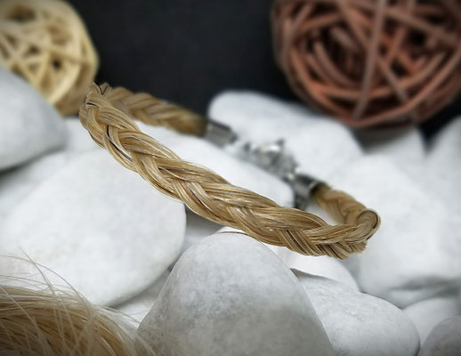 Schmuck vom eigenen Pferd