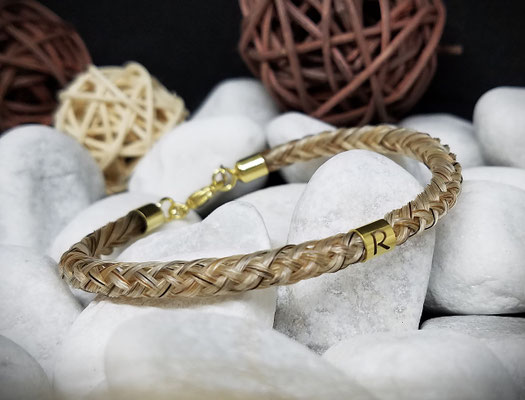 Vergoldetes Pferdehaararmband mit Gravur