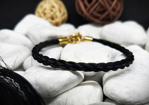 Pferdehaararmband mit goldenem Verschluss aus eigenem Pferdehaar