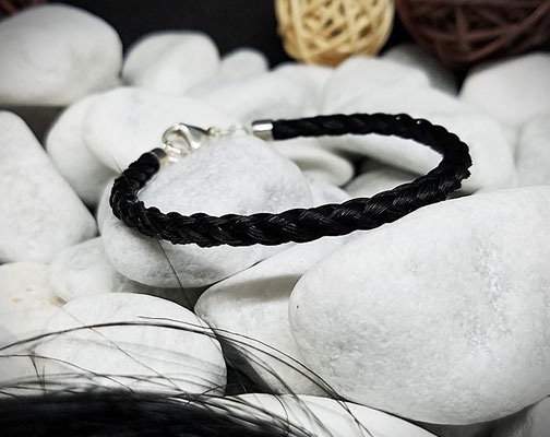 Dezentes Armband aus eigenem Pferdehaar