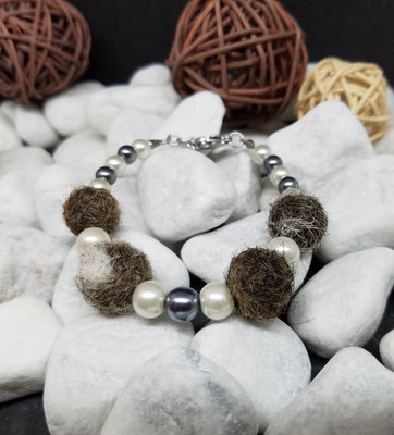 Armbänder aus Katzen oder Hundehaar, Tierfell