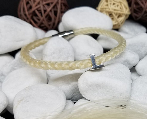 Personalisierter Pferdehaarschmuck vom eigenen Pferd