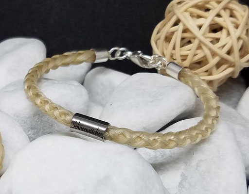 Graviertes Armband aus eigenem Pferdehaar