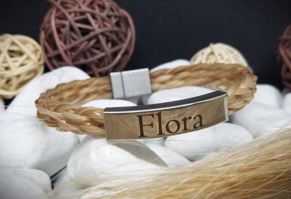 Schmuck aus Pferdehaar mit Gravur