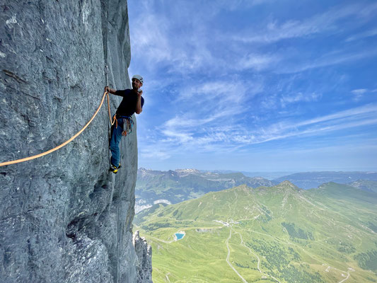 Start in die vierte Seillänge, die alles andere als trivial ist.