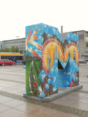 PAT23 Graffiti "Male LE" vor Hauptpostamt | Event Leipzig 2011