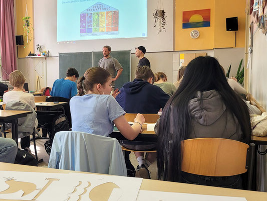 PAT23 & Fraencisart 'Bunte Toiletten' Graffiti Projekt Kepler-Schule Leipzig 2024