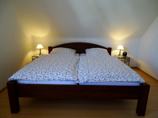 Schlafzimmer mit Doppelbett