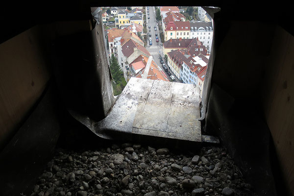 Falken-Nisthilfe im Turm der Herz-Jesu Kirche