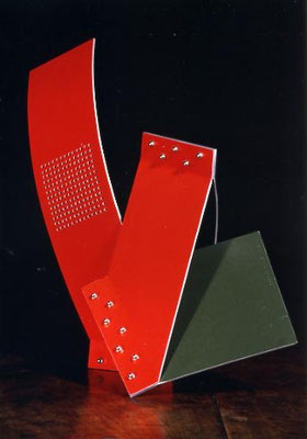 Colored　Air（マケット） 塗装されたアルミニウム Ｗ300×Ｄ81×Ｈ300 第8回KAJIMA彫刻コンクール マケット入選 2003 個人蔵