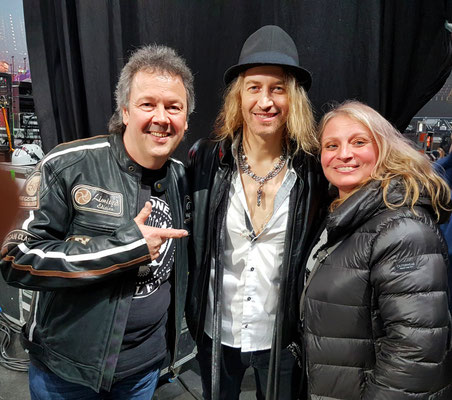 ... mit Nic Maeder (GOTTHARD) im Zürcher Hallenstadion anlässlich 'Rock Meets Classic 2018' (09.04.2018)