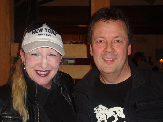... mit Natacha "Berner Mundart Ikone", anlässlich des Jubiläums 20 Jahre "Whole lotta DC" in der Mühle Hunziken (08.12.2012)