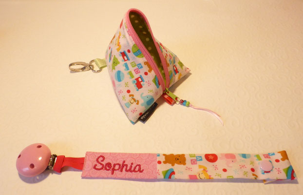 Schnullertasche, Schnullerkette in "Mädchenspielzeuge rosa", Schrift pink auf rosa