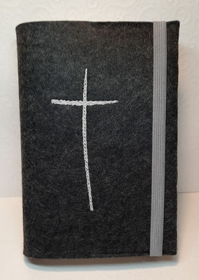 Stickdatei "Bogenkreuz" in silber auf Filz in dunkelgrau-meliert