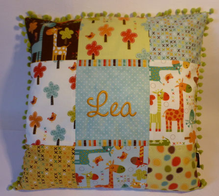 K Giraffenstoffe vergriffen, Kombistoffe vorrätig. Größe 40 x 40 cm, Anfertigung und Preis auf Anfrage