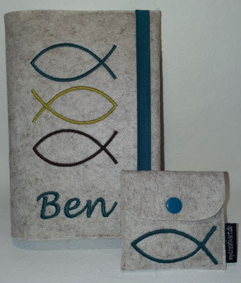Stickmotiv Fischschwarm in petrol-grün-braun auf Filz in kamelhaar, Gummi petrol (Stickdatei von Rock-Queen) mit passendem Rosenkranztäschchen Fisch (Stickdatei von Taera-DIY)