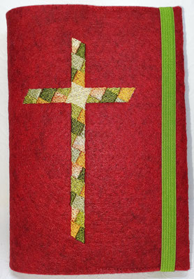 Stickmotiv Mosaik-Kreuz in grün-orange mit Gummi apfelgrün auf Filz in rot-meliert