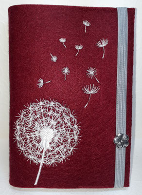 Stickmotiv Pusteblume uni in weiß auf Filz in bordeaux (Stickdatei von Rock-Queen), Gummi grau, Metalldeko Z