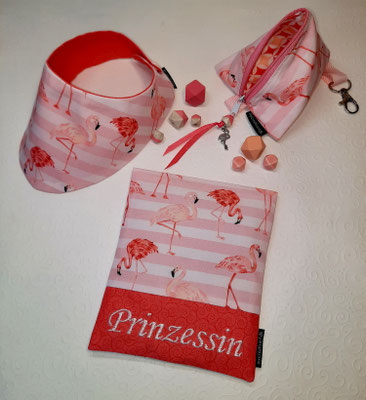 Wendehalstuch (hier beide Seiten aus Baumwolle), Wärmekissen, Schnullertasche. Achtung: Stoff gibt es nur noch mit Flamingos auf Streifen in weiß-mint