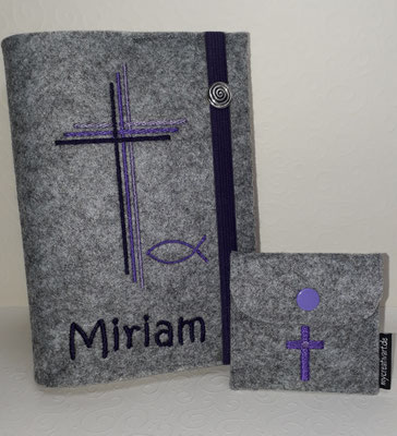 Stickmotiv "Kreuz mit einem Fisch" in lila Tönen und Gummi in dunkellila auf Filz in hellgrau meliert mit Metalldeko X und passendem Rosenkranztäschchen (Stickdatei dafür von Tanja Resing - himbeerdesign)
