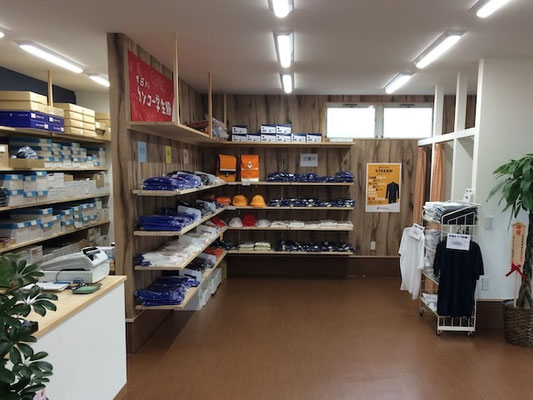 滋賀菅公学生服 東近江支店 内観