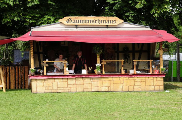 Bier (Helles, Dunkel, Kirsch, Met, Radler, Weizen, Alk frei) Kirschmet Honigmet Weinschorle Antialkoholische Getränke Wasser Spezi Apfelschorle Cola Fanta 