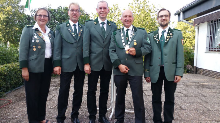  Andrea Pietzonka,2. Ritter Heiko Katurbe,1.Ritter Thomas Pietzonka,König Ralf Sassmann,Marc Ahrend