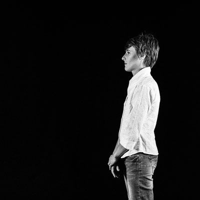 Nudo artistico di coppia di Andrea e Sara, fotografia fine art di Alessandro Tintori incentrata sulla narrazione del distacco