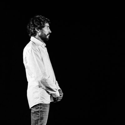 Nudo artistico di coppia di Andrea e Sara, fotografia fine art di Alessandro Tintori incentrata sulla narrazione del distacco