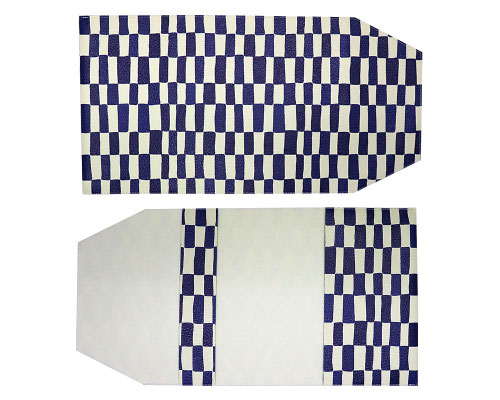 全体が繰り返しの柄で、上下左右を意識しないデザイン。柔らかい線と、色をわずかに替え、単調ではない。