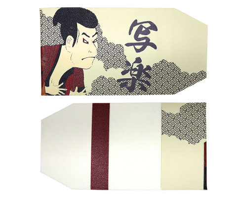 表紙にイラスト、裏表紙に文字を配置。イラストが大きく配置されインパクトあり。