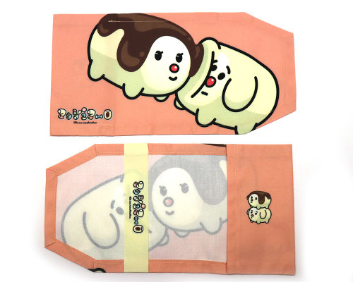 キャラクターを大きく配置。インパクトがある。内側の帯に名前を入れている。