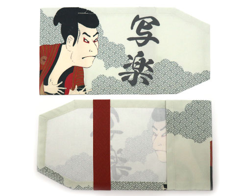 表紙にイラスト、裏表紙に文字を配置。イラストが大きく配置されインパクトあり。