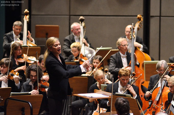 Aachen, Eurogress, Sinfoniekonzert unter Keri-Lynn Wilson
