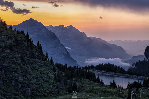 Kanton Glarus,Gärnisch,Glarnerland,Glarus,Abenddämmerung,Abenrot,Landschaftsfoto Glarnerland,