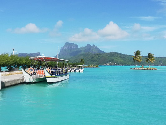 L'aéroport est sur un atoll, on se rend donc à bora bora en bateau