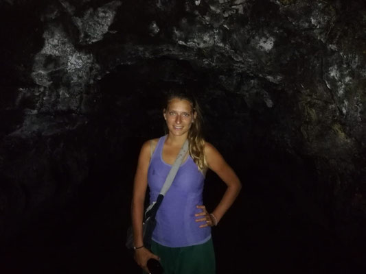 Charlotte dans le tunnel de lave