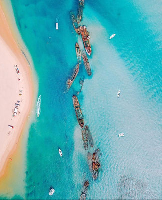 Vue des épaves par un Drone (ce n'est pas notre photo à nous) 