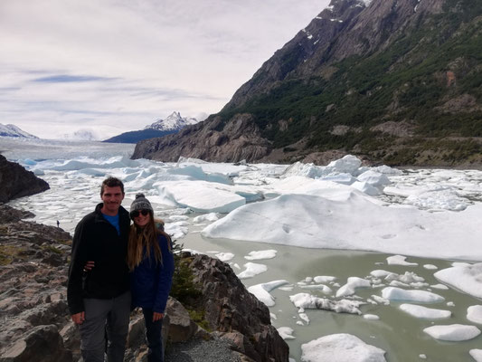 Au loin, le glacier Grey