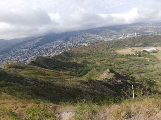 On distingue un peu la forme du cratère