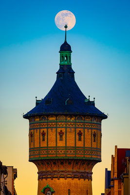 Wasserturm Nord mit Vollmond