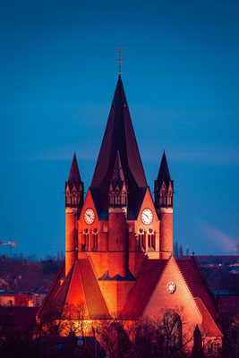 Pauluskirche am Abend