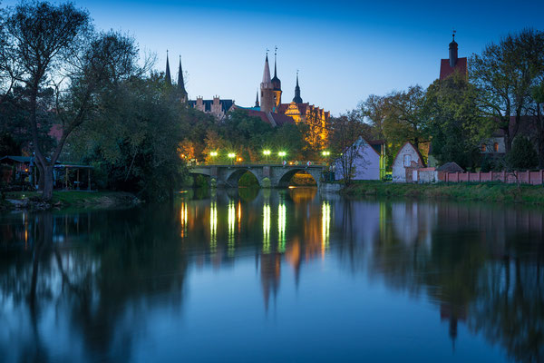 Schloss und Neumarktbrücke in Merseburg am Abend