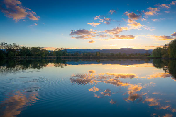 Reddeber Teich mit Blick zum Brocken am Abend