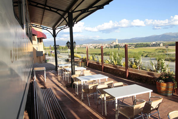 Terraza con vistas a Segovia