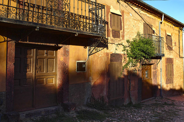 Antigua fachada en Madriguera
