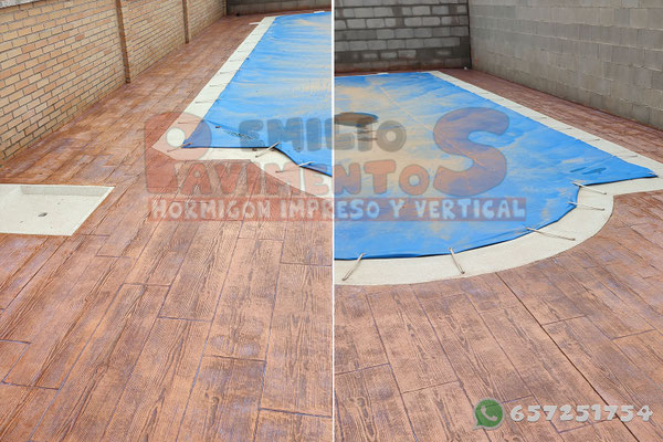 hormigón-impreso-imitación-madera-marrón-junto-a-piscina